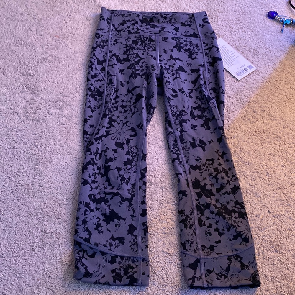 NWT lululemon size 4 crop 23’’ leggings